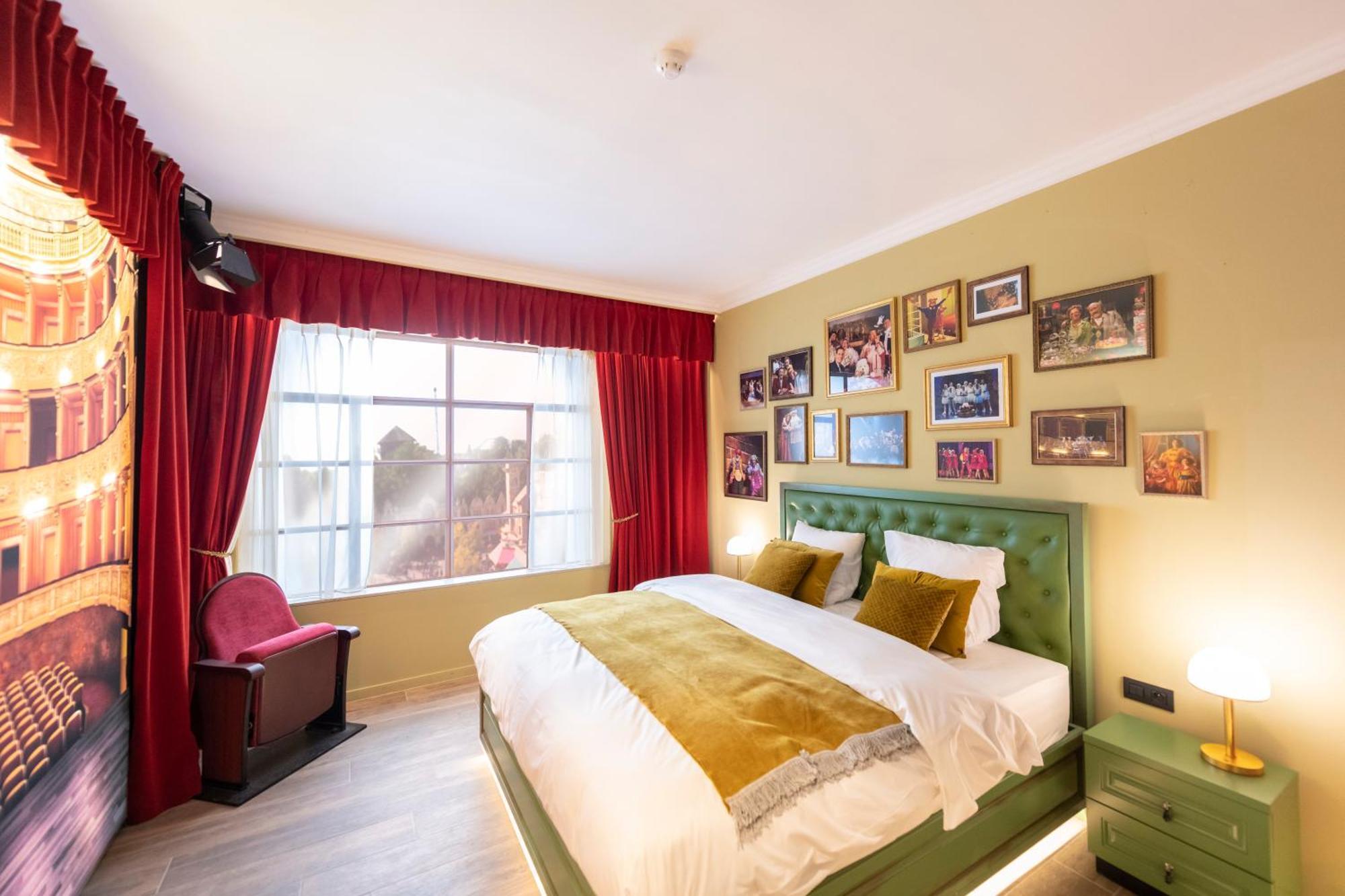 Theater Hotel Де Пане Екстериор снимка