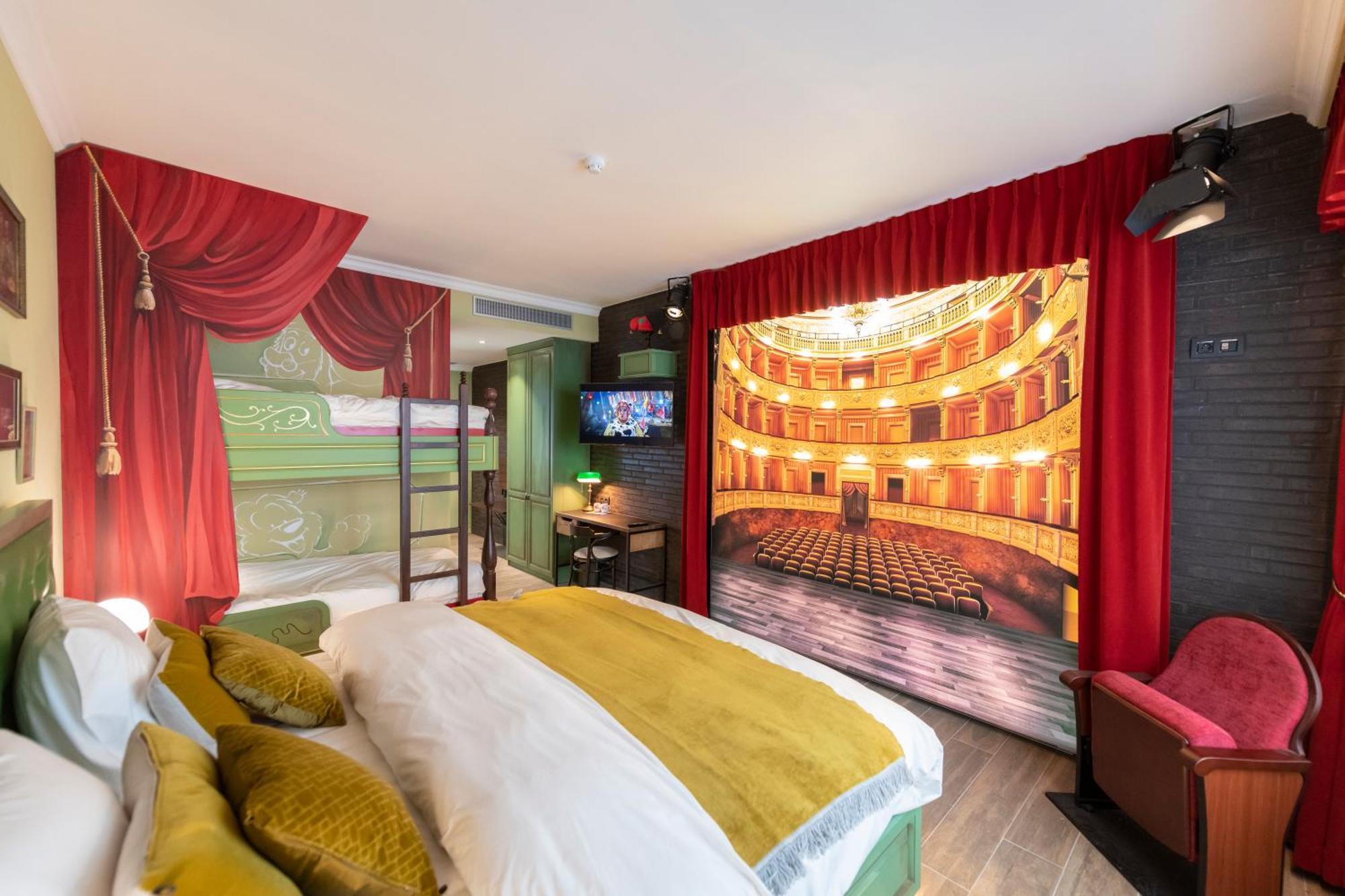Theater Hotel Де Пане Екстериор снимка