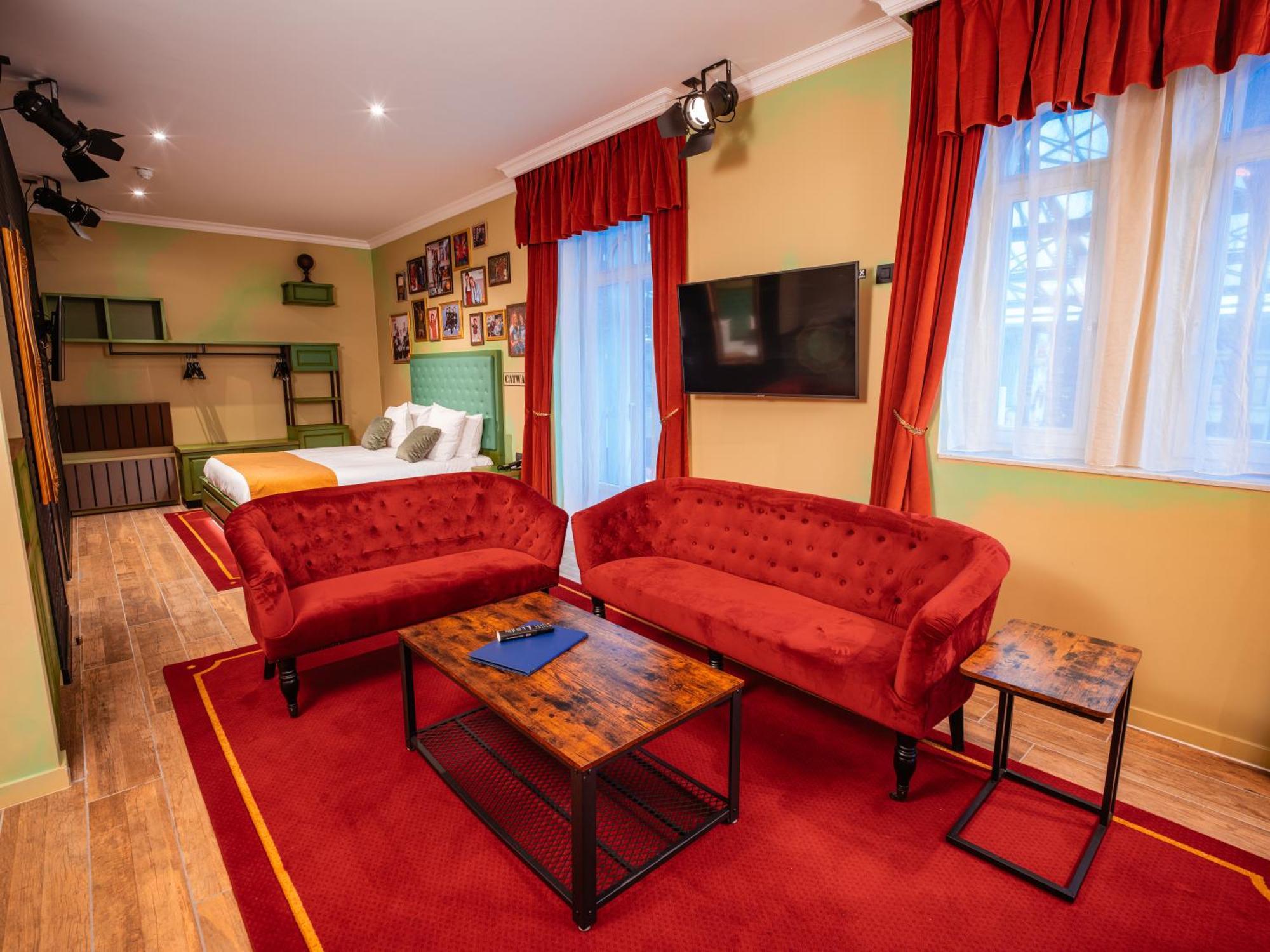 Theater Hotel Де Пане Екстериор снимка