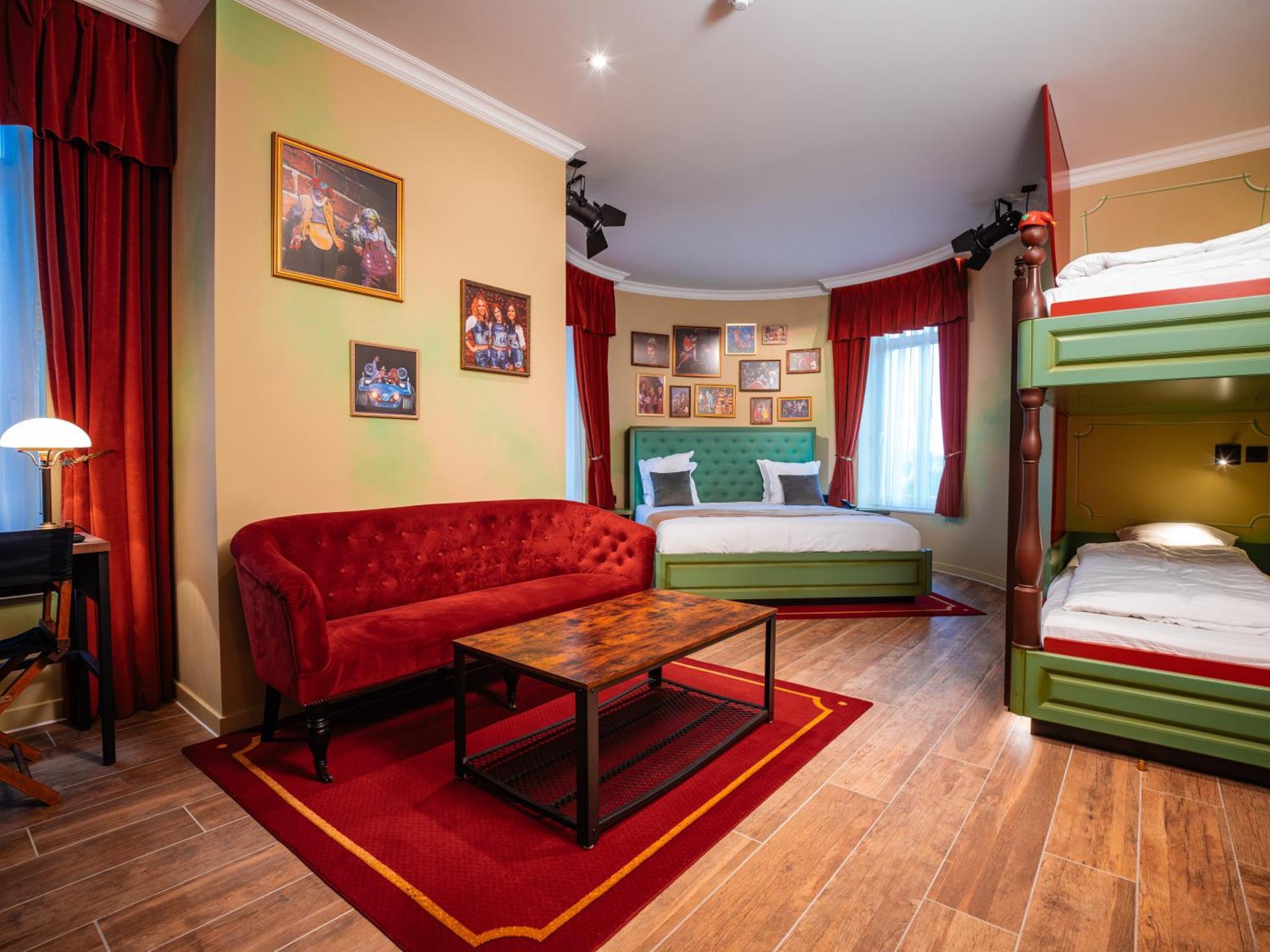 Theater Hotel Де Пане Екстериор снимка