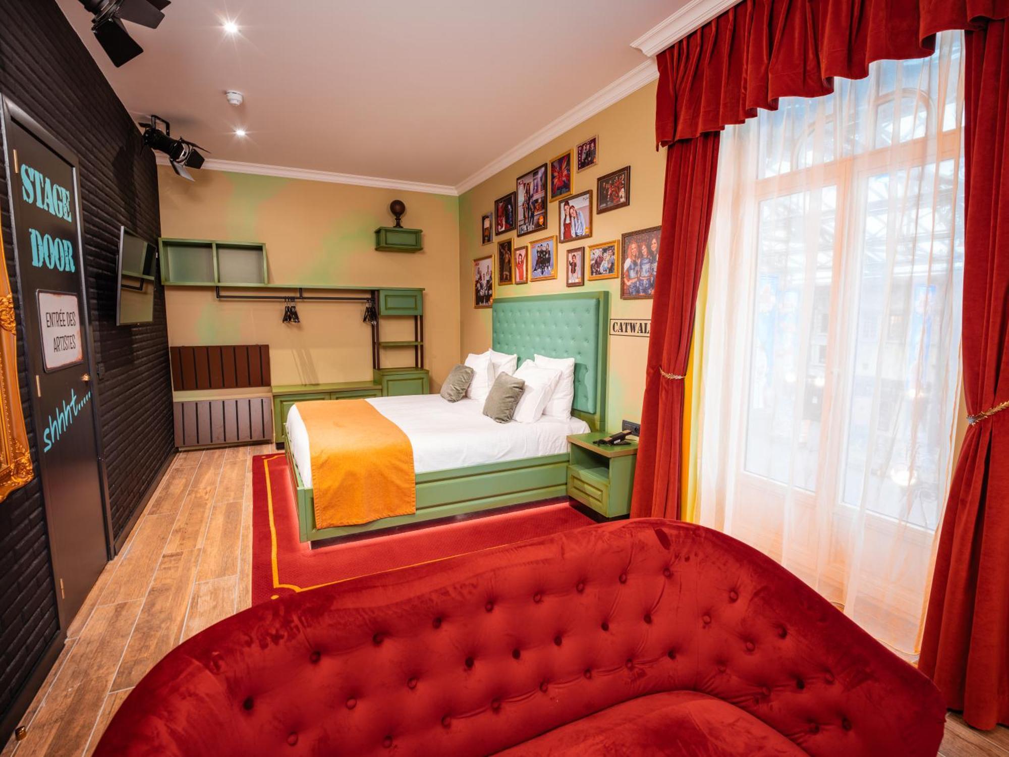 Theater Hotel Де Пане Екстериор снимка