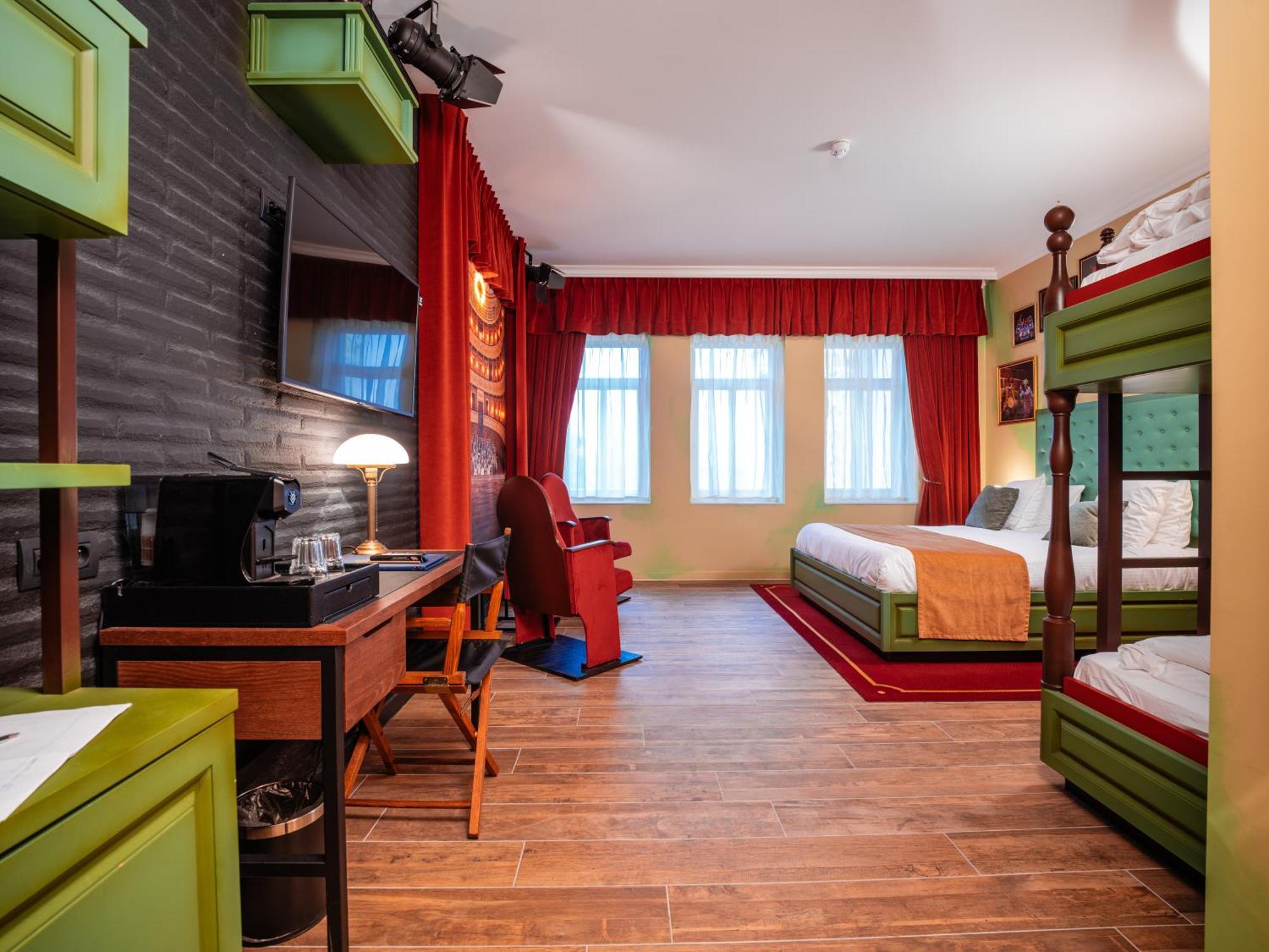 Theater Hotel Де Пане Екстериор снимка