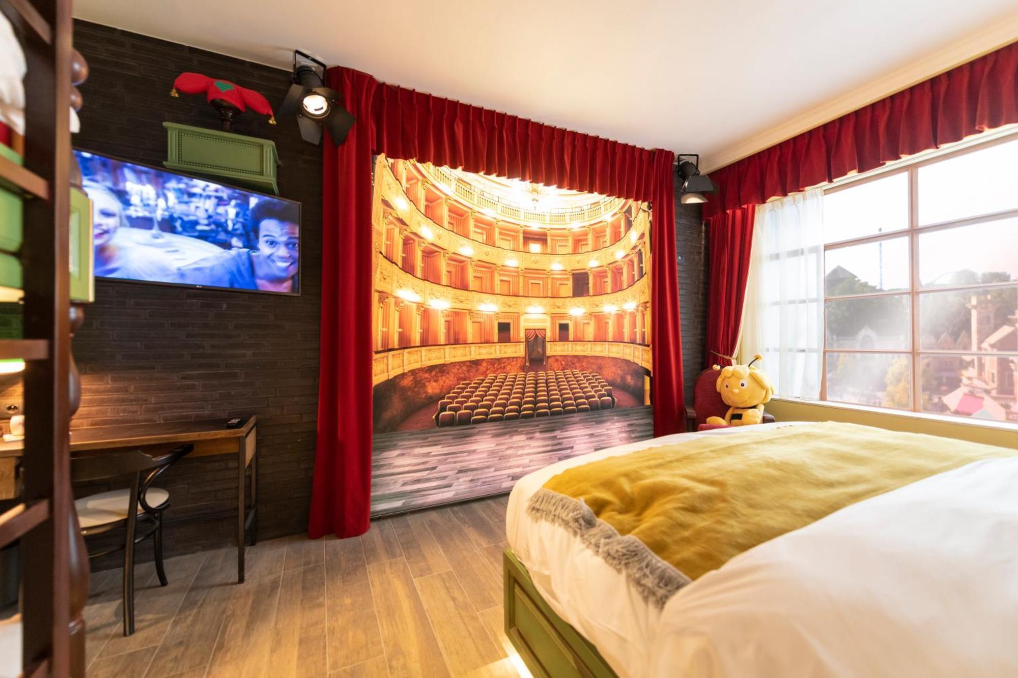 Theater Hotel Де Пане Екстериор снимка